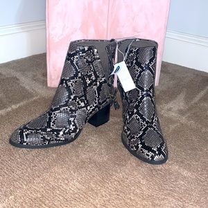 NWT Snakeskin booties